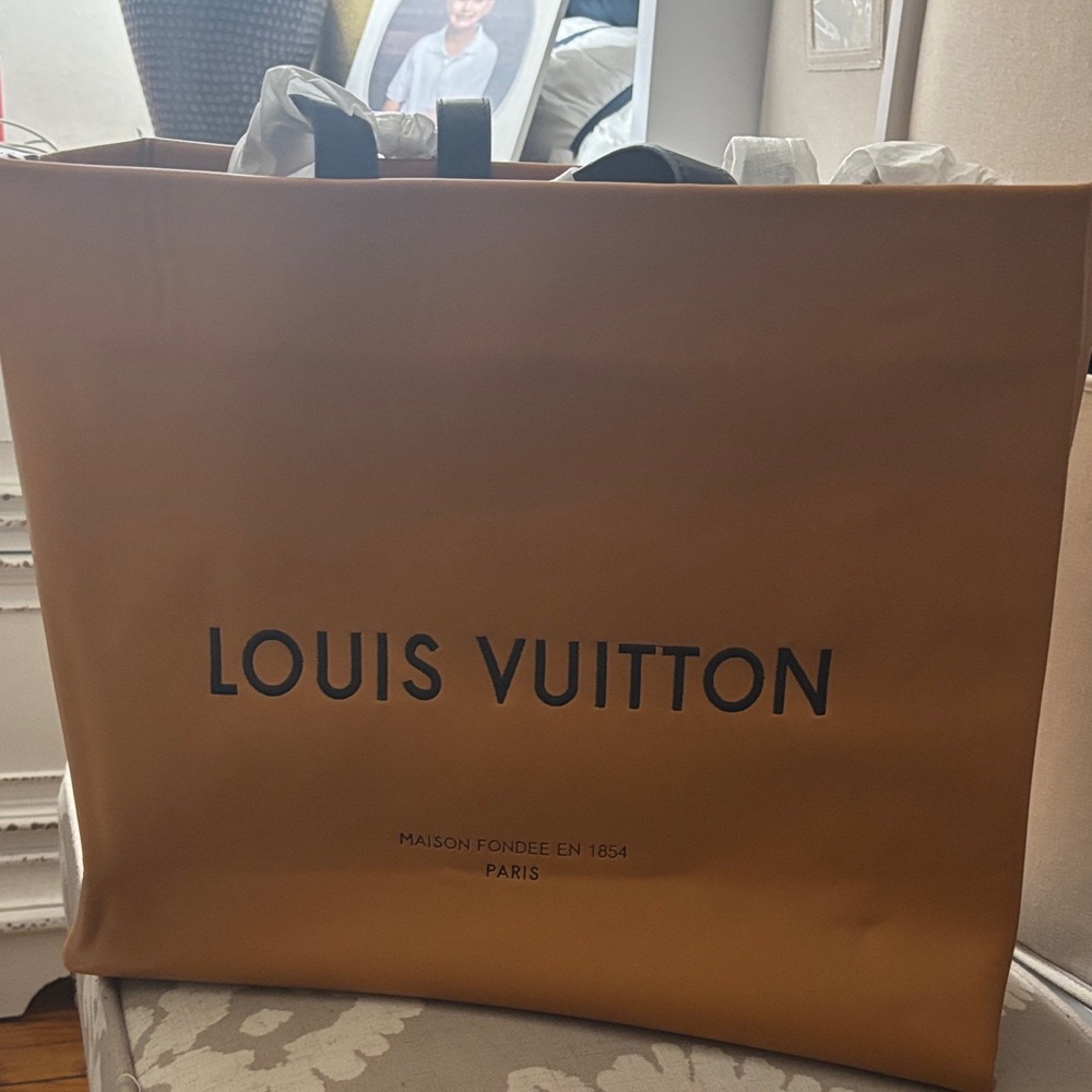 Shopping bag tote tan new with tags